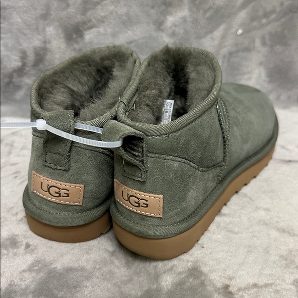 UGG CLASSIC ULTRA MINI BOOTS SIZE 7 - Picture 5 of 9